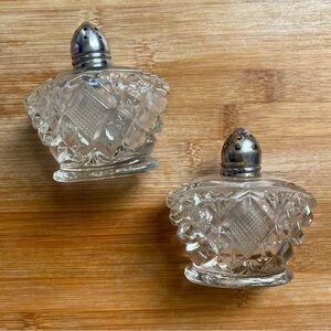 •Vintage textured glass salt and pepper shakers•